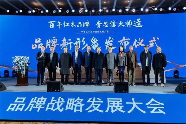 李忠信红木：以匠心叩问百年，让品牌照亮文化传承之路