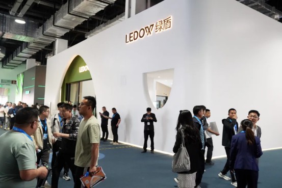 第19届中国（临朐）家居建博会盛大启幕，绿盾门窗惊艳亮相，首日热度引爆现场！