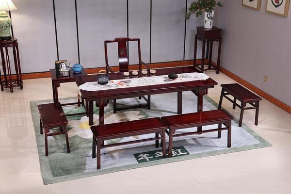 把盛夏过成诗:年年红金典抚平都市人的精神内耗