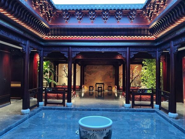 把盛夏过成诗:年年红金典抚平都市人的精神内耗
