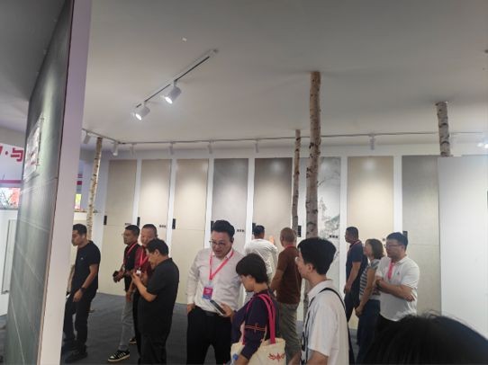 2026江北瓷博会:统一科技B20展位亮相,旗下品牌芳舍庭院砖受追捧