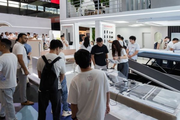 OKIN亮相2026中国国际家具展:让智能家具动而不扰