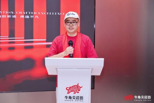 金丝糖果釉「牛气冲天」正式亮相——牛角尖瓷砖以工艺融合创新,破局质感瓷砖赛道