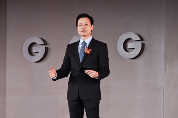 穿西装的人 AI 生成的内容可能不正确。